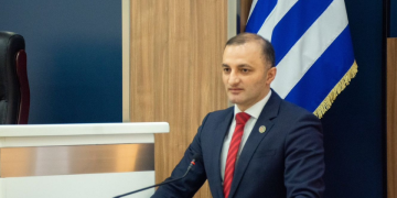 დავით გაბაიძემ აჭარის უმაღლესი საბჭოს თავმჯდომარის პოსტი დატოვა