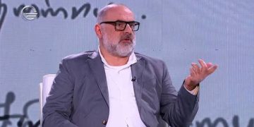 ,, ყველა რევოლუცია სტუდენტების ხელით ხდებაო ამბობენ. ძალზე ადვილია ახალგაზრდა დააჯერო, რომ ხელის გაწვდენაზეა სამოთხე” – გიორგი შალუტაშვილი