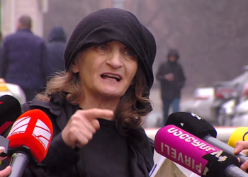 მკვლელებს ჩემი მოსმენა მოუწევთ – მოკლული მასწავლებლის დედა სასამართლოში მივიდა