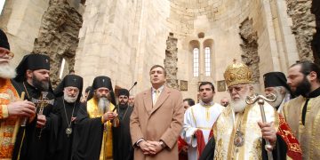 “პატრიარქთან თანამშრომლობით 300-ზე მეტი ეკლესია აღვადგინეთ საქართველოში” – სააკაშვილი