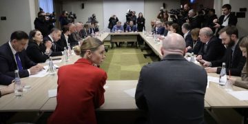 “მერამდენედ ერთიანდებიან ან დაშლას როდის ასწრებენ” – მათე ცენტერაძე