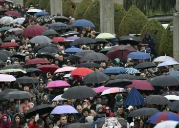 ათასობით მოქალაქე მთელი ღამე რიგში იდგა, რომ პატრიარქს გამომშვიდობებოდა – ხალხის ნაკადი არ წყდება დილიდან