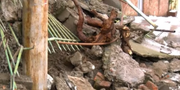 თბილისში გურამ ასათიანის ქუჩაზე ბეტონის კედელი ჩამოინგრა – 25 ოჯახს გაზი და წყალი არ მიეწოდება