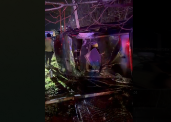 აღაიანში პოლიციის ადევნების შემდეგ ავტომობილი საცხოვრებელი სახლის ეზოში შევარდა – დაშავდა სამი ადამიანი