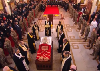 სამების საკათედრო ტაძარში წირვა მიმდინარეობს