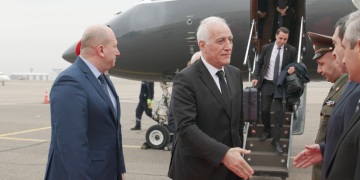 ილია მეორის დაკრძალვაზე დასასწრებად თბილისში სომხეთის პრეზიდენტი ჩამოვიდა
