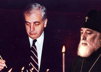 “დასაფლავების კადრებმა არ უნდა შეგვაცდინოს: პატრიარქი წინააღმდეგობრივ ფიგურად დარჩება, შეიძლება უფრო მეტადაც, ვიდრე გამსახურდია”– გია ნოდია