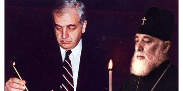 “დასაფლავების კადრებმა არ უნდა შეგვაცდინოს: პატრიარქი წინააღმდეგობრივ ფიგურად დარჩება, შეიძლება უფრო მეტადაც, ვიდრე გამსახურდია”– გია ნოდია