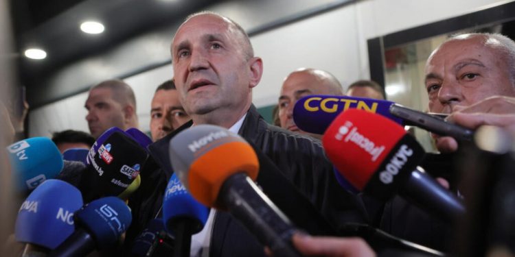 ბულგარეთის საპარლამენტო არჩევნებში ყოფილი პრეზიდენტის, პრორუსი რადევის პარტიამ გაიმარჯვა