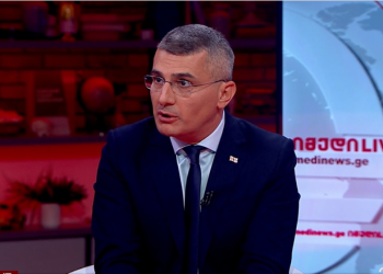 ,, კაცებს ათხოვებენ?! რაღაც მდაბიო… არავინ არ ათხოვებს კაცებს და არავინ არ ერევა არავის ურთიერთობებში არსად…” – მამუკა მდინარაძე