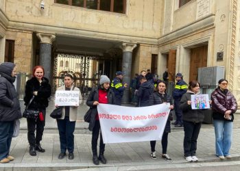 რას პასუხობენ მშობლები მიხეილ სარჯველაძეს?