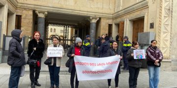 რას პასუხობენ მშობლები მიხეილ სარჯველაძეს?