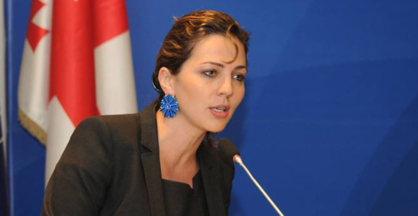 “დასჯიან მშობელს, რომელიც შვილს პლასტმასის ფორმის მაგივრად 15 ლარიან ბამბის მაისურს ჩააცმევს”– ანა დოლიძე