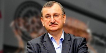 “მდიდარი ბიზნესმენები ლაჩარი ხალხია. ერთი კაცის ლანდისაც კი ეშინიათ” – რომან გოცირიძე