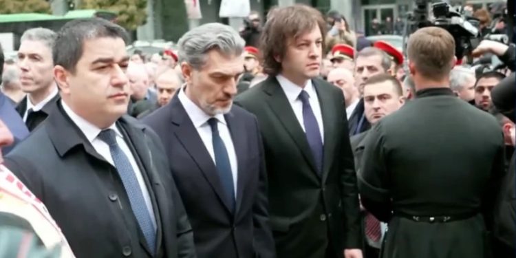 9 აპრილის მემორიალთან ირაკლი კობახიძე, შალვა პაპუაშვილი და მიხეილ ყაველაშვილი მივიდნენ – ხელისუფლების წარმომადგენლების გამოჩენას აქციის მონაწილეების მხრიდან შეძახილები მოჰყვა