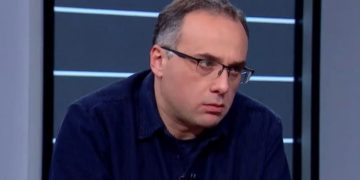 “იყო დრო, როცა ქოცების სასარგებლო იდიოტები მიკროფონებს გლეჯდნენ ხელიდან ოპოზიციონერ პოლიტიკოსებს – ფონს უთქვენოდაც გავალთო” – ლაშა ბუღაძე