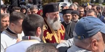 მეუფე შიო 9 აპრილის მემორიალთან მივიდა