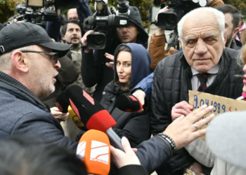 სი­ტყვი­ე­რი და ფი­ზი­კუ­რი და­პი­რის­პი­რე­ბა 9 აპრილის მემორიალ­თან – პოლიციამ, სავარაუდოდ, ერთი პირი დააკავა