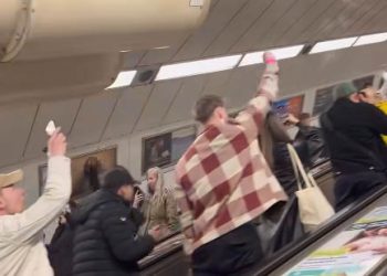 “რუსებო, სახლში წადით!” – ვიდეო ბუდაპეშტის მეტროდან