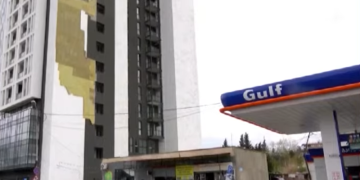 თბილისში კორპუსის ფასადი ჩამოიშალა