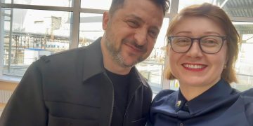 “ტროლები და წვრილფეხა ქოცები გადაფსიხებულები მწერენ ზელენსკისთან ფოტოებზე” – ნანა საჯაია