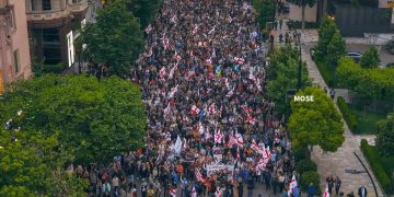 “აქცია შედგა” – აქციის მონაწილეები პარლამენტისკენ მიდიან