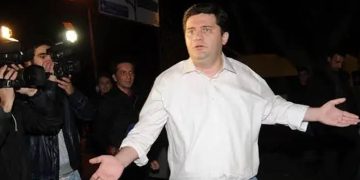 “ხელისუფლება, ივანიშვილით, კობახიძით, ყველა უნდა დავამხოთ” – ბაჩო ახალია პროცესზე