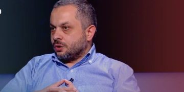 “უკრაინელები ილუზიას ებღაუჭებიან, რომ ქოცებს რუსებს ჩამოაცილებენ” – ბექა კობახიძე