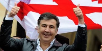“უნდა გავერთიანდეთ არა სახელების, არამედ დროშის გარშემო” – სააკაშვილი