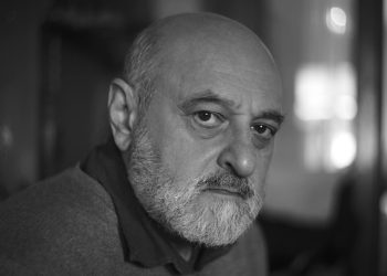 “მეტროთი ვმგზავრობდი, –  ვიღაც რუსი იდგა, პირდაპირ შუა კარში და არ იწეოდა” – ალეკო შუღლაძე