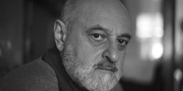 “მეტროთი ვმგზავრობდი, –  ვიღაც რუსი იდგა, პირდაპირ შუა კარში და არ იწეოდა” – ალეკო შუღლაძე