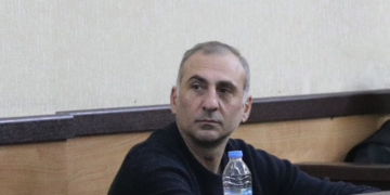 ,, ერთი ჩვენს ახალ პატრიარქს ჰკითხეთ, რატომ არ იმჩნევს არაფერს, რაც ამ ქვეყანაში ხდება?” – ალეკო ელისაშვილი მოსამართლემ დარბაზიდან გააძევა