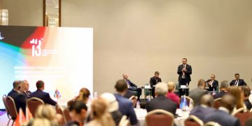 „დეზინფორმაციის სტრატეგიები, ხელოვნური ინტელექტი და სოციალური ქსელების როლი ინფორმაციის სანდოობის უზრუნველყოფაში“- ცესკო მეცამეტე საერთაშორისო კონფერენციას მასპინძლობს