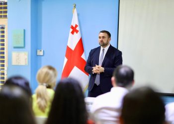 ცესკოს თავმჯდომარე ხელვაჩაურში ახალგაზრდებს შეხვდა