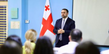 ცესკოს თავმჯდომარე ხელვაჩაურში ახალგაზრდებს შეხვდა