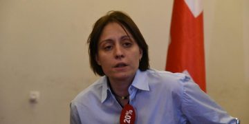 ელენე ხოშტარია