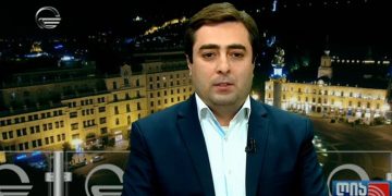 “უკრაინელებივით ბომბების წვიმაში დგომას, სავიზო რიგში დგომა ნამდვილად ჯობია” – ნიკოლოზ მეტრეველი