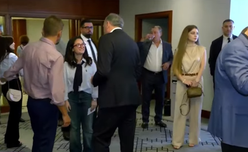 ვიქტორ ყიფიანი ახალ პოლიტიკურ პარტიას აფუძნებს – „ქორთიარდ მარიოტში“ ყრილობა მიმდინარეობს