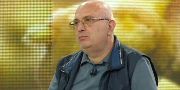 “ზოგიერთ მარკეტში მომატებული ფასი რაც იყო, იგივე დარჩა” – უჩუმბეგაშვილი ამტკიცებს, რომ მაღაზიები გაიაფებას არ ასახავენ