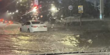 “სანაპიროს არ გაეკაროთ. იუსტიციის სახლთან ზღვაა” – ვიკა ბუკია
