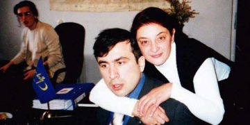,, რა გჭირს, მიშა?!… ასე როგორ დაეცი… ასე როგორ “ გაუფასურდი?!…” – ხათუნა ხოფერია სააკაშვილს