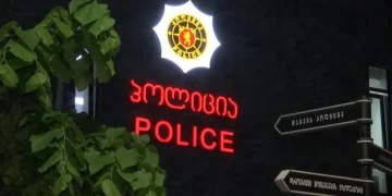 მომღერალმა ალექსანდრე მრელაშვილმა თელავის პოლიციის დეპარტამენტის შენობა გვიან ღამით დატოვა