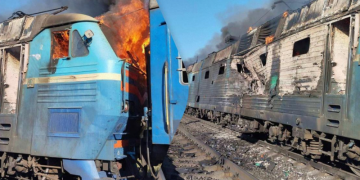 რუსებმა ზაპოროჟიეში სამგზავრო მატარებელი დაბომბეს