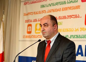 “ყველაფერში მატყუარები როგორ არიან? აა, რუსეთშიც ასეა, ხომ? კარგი” – უჩა ნანუაშვილი
