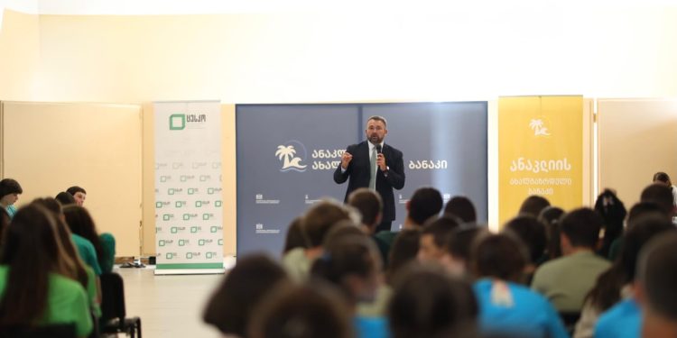 ცესკოს თავმჯდომარე ანაკლიის ახალგაზრდული ბანაკის მონაწილეებს შეხვდა