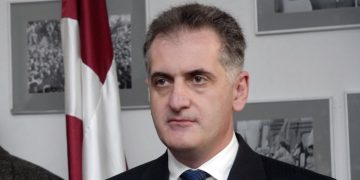 “გეორგიევსკში დადებული ხელშეკრულება არასოდეს შესრულებულა, რუსული ჯარი დასახმარებლად არ გამოჩენილა. ხოლო პარტნიორობის ხელშეკრულება ერეკლეს ოსმალეთთანაც ჰქონდა გაფორმებული” – კონსტანტინე გამსახურდია