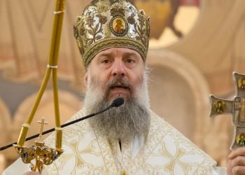 შიო III ილიაობასთან დაკავშირებით სამების ტაძარში წირვას აღავლენს