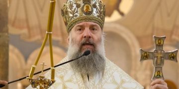 შიო III ილიაობასთან დაკავშირებით სამების ტაძარში წირვას აღავლენს
