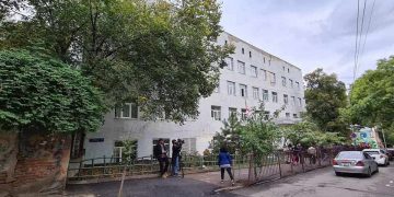 “თქვე მავნებლებო!” –  21-ე საჯარო სკოლასთან აქცია დაანონსდა 