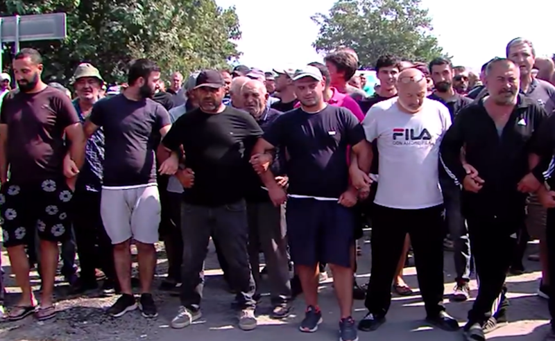 მევენახეების პროტესტის გამო, მთავრობა ყურძნის შესასყიდ ფასს მცირედით ზრდის